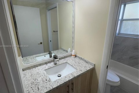 Casa en alquiler en Tamarac, Florida, 4 dormitorios, 176.14 m2 № 1984643 - foto 29