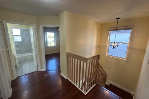 Casa en alquiler en Tamarac, Florida, 4 dormitorios, 176.14 m2 № 1984643 - foto 10