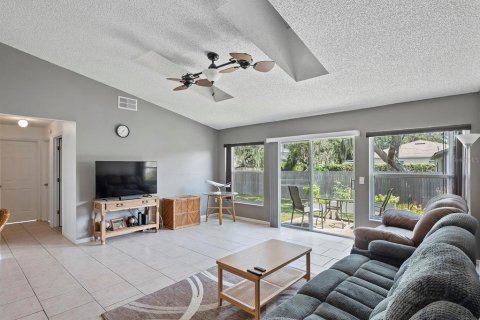Villa ou maison à vendre à Deltona, Floride: 3 chambres, 167.97 m2 № 1915046 - photo 16