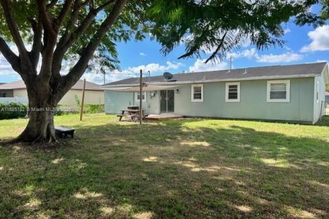 Villa ou maison à vendre à Port St. Lucie, Floride: 2 chambres, 94.95 m2 № 1933918 - photo 22