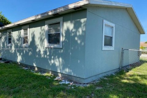 Villa ou maison à vendre à Port St. Lucie, Floride: 2 chambres, 94.95 m2 № 1933918 - photo 15