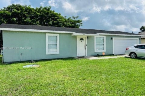 Villa ou maison à vendre à Port St. Lucie, Floride: 2 chambres, 94.95 m2 № 1933918 - photo 1