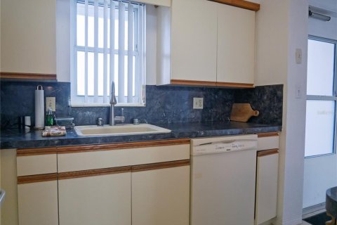 Condominio en venta en Saint Pete Beach, Florida, 1 dormitorio, 96.25 m2 № 2205200 - foto 9