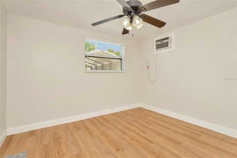 House in Largo, Florida 3 bedrooms, 134.71 sq.m. № 1854180 - photo 30
