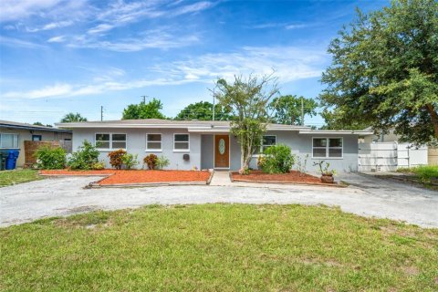 House in Largo, Florida 3 bedrooms, 134.71 sq.m. № 1854180 - photo 2