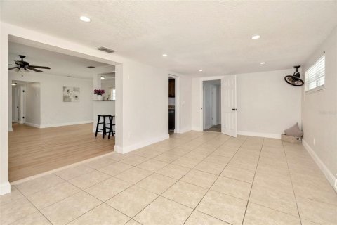 House in Largo, Florida 3 bedrooms, 134.71 sq.m. № 1854180 - photo 28