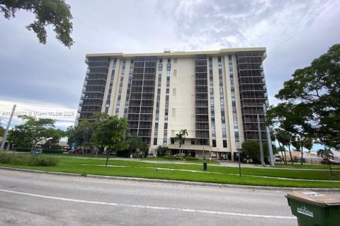 Copropriété à louer à North Miami, Floride: 2 chambres, 91.97 m2 № 1956645 - photo 9