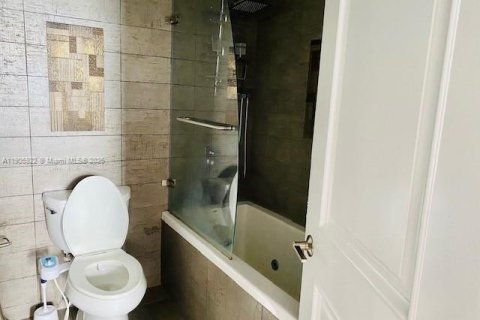 Copropriété à louer à North Miami, Floride: 2 chambres, 91.97 m2 № 1956645 - photo 24
