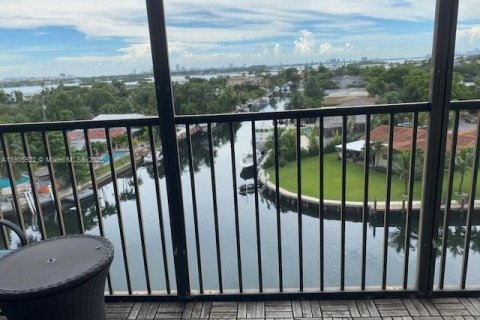 Copropriété à louer à North Miami, Floride: 2 chambres, 91.97 m2 № 1956645 - photo 1