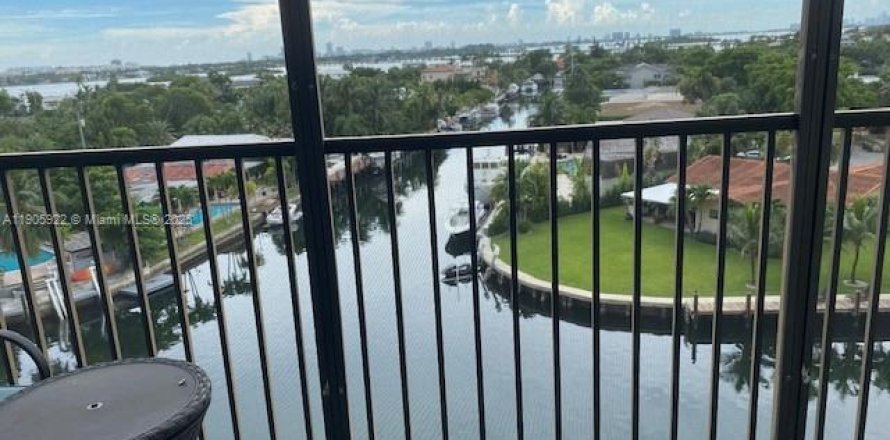 Condo à North Miami, Floride, 2 chambres  № 1956645