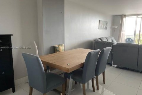 Copropriété à louer à North Miami, Floride: 2 chambres, 91.97 m2 № 1956645 - photo 13