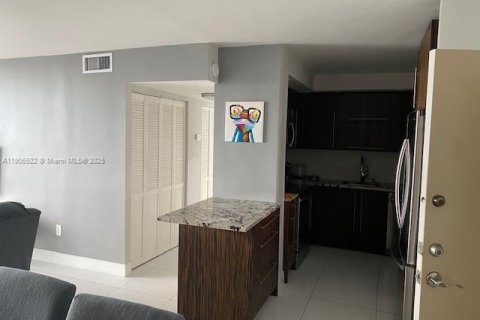Copropriété à louer à North Miami, Floride: 2 chambres, 91.97 m2 № 1956645 - photo 14