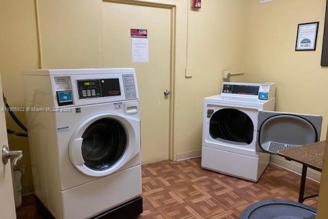 Copropriété à louer à North Miami, Floride: 2 chambres, 91.97 m2 № 1956645 - photo 25