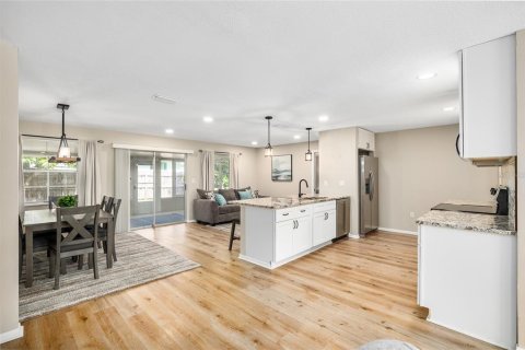House in Palm Harbor, Florida 3 bedrooms, 150.13 sq.m. № 1876161 - photo 6