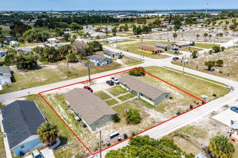 Commercial property in St. Lucie, Florida 306.58 sq.m. № 2251492