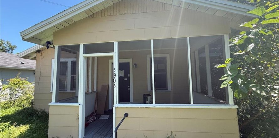 House in Jacksonville, Florida 3 bedrooms, 128.02 sq.m. № 2222782