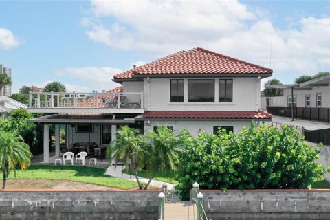 Купить виллу или дом в Порт-Оранж, Флорида 6 комнат, 332.03м2, № 1905804 - фото 9