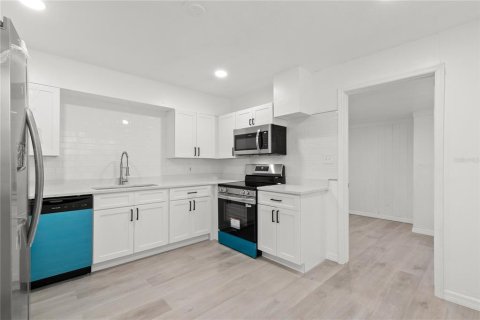 Casa en alquiler en Saint Petersburg, Florida, 3 dormitorios, 149.94 m2 № 1883535 - foto 4