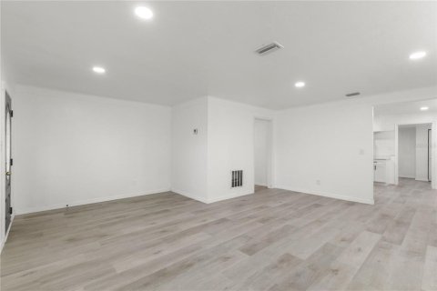 Casa en alquiler en Saint Petersburg, Florida, 3 dormitorios, 149.94 m2 № 1883535 - foto 12