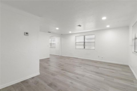 Casa en alquiler en Saint Petersburg, Florida, 3 dormitorios, 149.94 m2 № 1883535 - foto 8