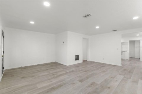 Casa en alquiler en Saint Petersburg, Florida, 3 dormitorios, 149.94 m2 № 1883535 - foto 10