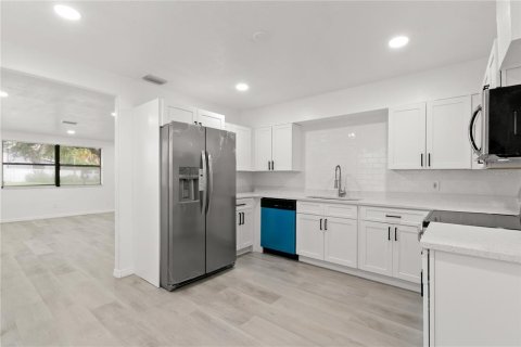 Casa en alquiler en Saint Petersburg, Florida, 3 dormitorios, 149.94 m2 № 1883535 - foto 6