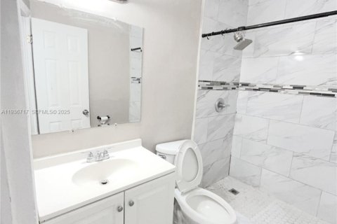 House in Miami, Florida 3 bedrooms, 141.21 sq.m. № 1994801 - photo 22