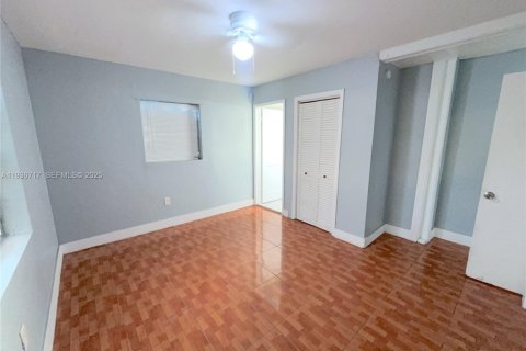 House in Miami, Florida 3 bedrooms, 141.21 sq.m. № 1994801 - photo 23