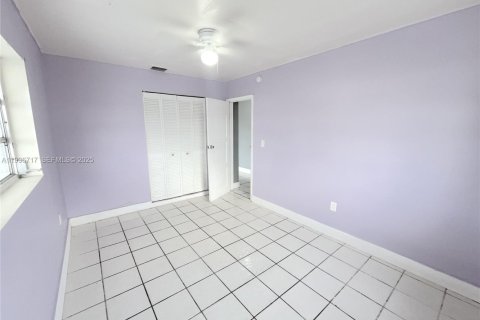 House in Miami, Florida 3 bedrooms, 141.21 sq.m. № 1994801 - photo 20