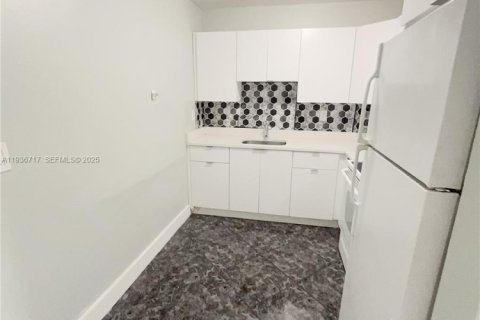 House in Miami, Florida 3 bedrooms, 141.21 sq.m. № 1994801 - photo 17