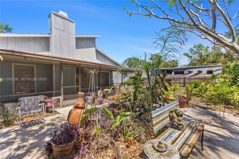 House in Sarasota, Florida 3 bedrooms, 149.67 sq.m. № 2001997 - photo 13