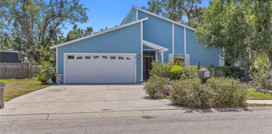 House in Sarasota, Florida 3 bedrooms, 149.67 sq.m. № 2001997