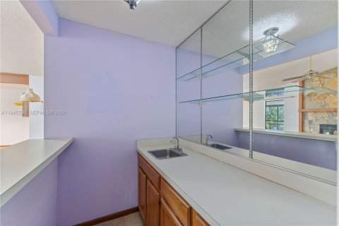 House in Sarasota, Florida 3 bedrooms, 149.67 sq.m. № 2001997 - photo 11