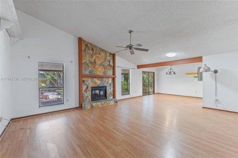 House in Sarasota, Florida 3 bedrooms, 149.67 sq.m. № 2001997 - photo 4