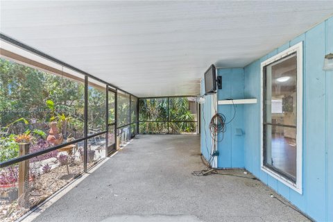 House in Sarasota, Florida 3 bedrooms, 149.67 sq.m. № 2001997 - photo 10