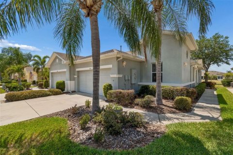 Condominio en Sun City Center, Florida, 2 dormitorios № 2103841