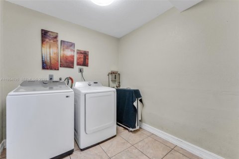 Adosado en venta en Miami Gardens, Florida, 3 dormitorios, 96.06 m2 № 2027961 - foto 9