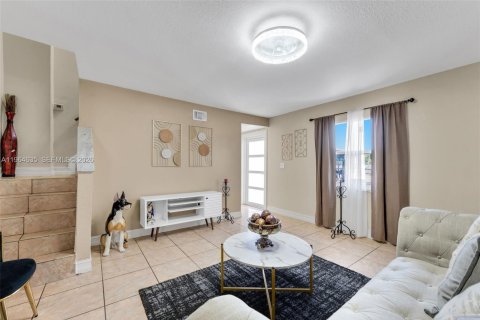 Adosado en venta en Miami Gardens, Florida, 3 dormitorios, 96.06 m2 № 2027961 - foto 13