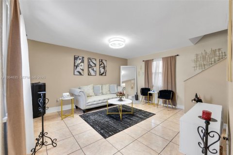 Adosado en venta en Miami Gardens, Florida, 3 dormitorios, 96.06 m2 № 2027961 - foto 11