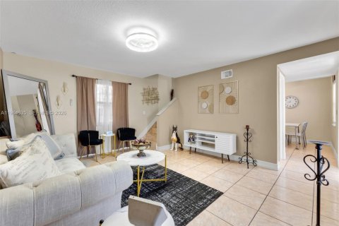 Adosado en venta en Miami Gardens, Florida, 3 dormitorios, 96.06 m2 № 2027961 - foto 12