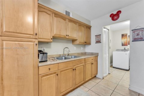 Adosado en venta en Miami Gardens, Florida, 3 dormitorios, 96.06 m2 № 2027961 - foto 7