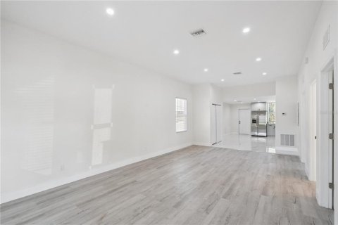 Villa ou maison à vendre à Winter Haven, Floride: 4 chambres, 207.17 m2 № 2305113 - photo 4