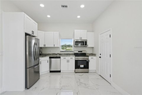 Villa ou maison à vendre à Winter Haven, Floride: 4 chambres, 207.17 m2 № 2305113 - photo 19