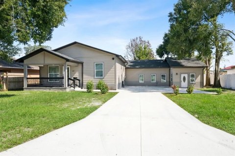House in Winter Haven, Florida 4 bedrooms, 207.17 sq.m. № 2305113