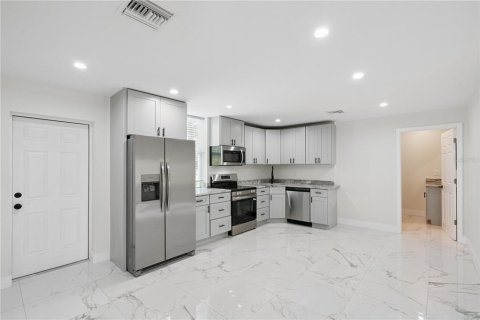 Villa ou maison à vendre à Winter Haven, Floride: 4 chambres, 207.17 m2 № 2305113 - photo 8