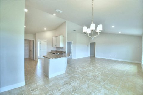 House in Auburndale, Florida 4 bedrooms, 163.04 sq.m. № 2215232 - photo 12