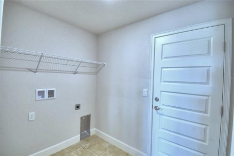 House in Auburndale, Florida 4 bedrooms, 163.04 sq.m. № 2215232 - photo 11