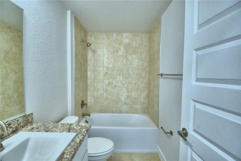 House in Auburndale, Florida 4 bedrooms, 163.04 sq.m. № 2215232 - photo 26
