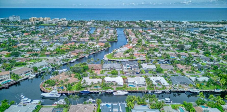 Villa ou maison à Deerfield Beach, Floride 5 chambres, 325.25 m2 № 1171166