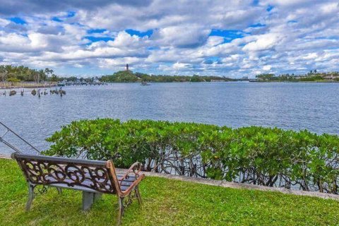 Copropriété à vendre à Jupiter, Floride: 2 chambres, 98.76 m2 № 2400836 - photo 3